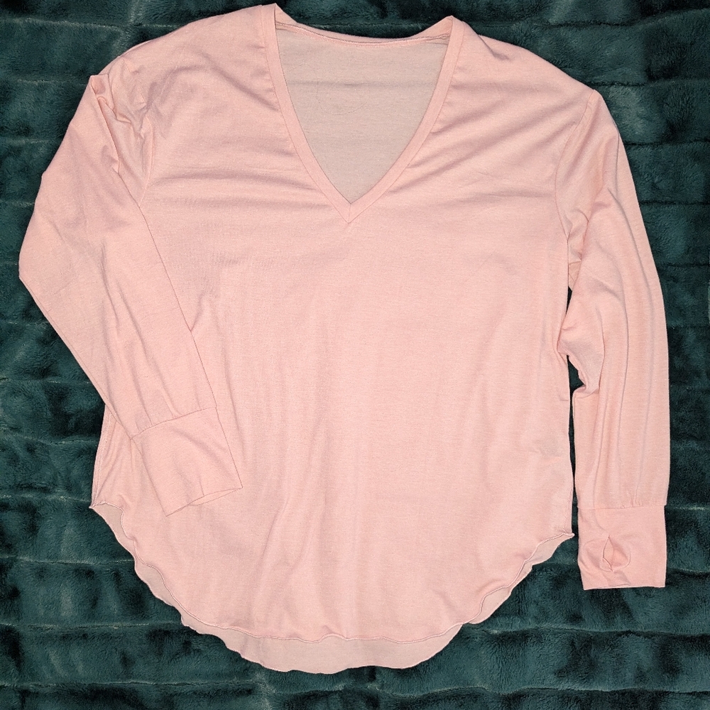 Light Pink Long-Sleeve V-neck Top with Thumb Holes – Size XXL